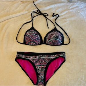 NO BOUNDARIES / 2pc Multi Colored Bikini Size Top L(11/13) bottom M(7-9)
